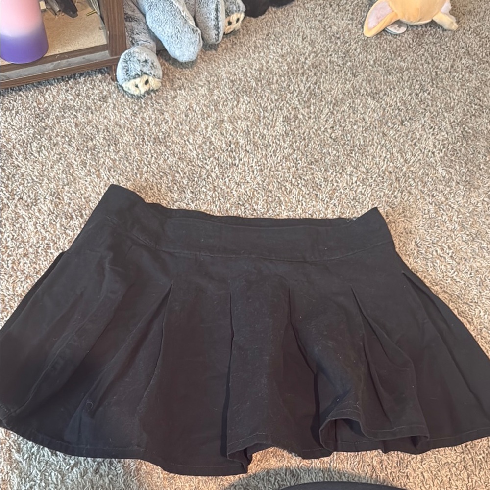 Chic Black Pleated Skirt